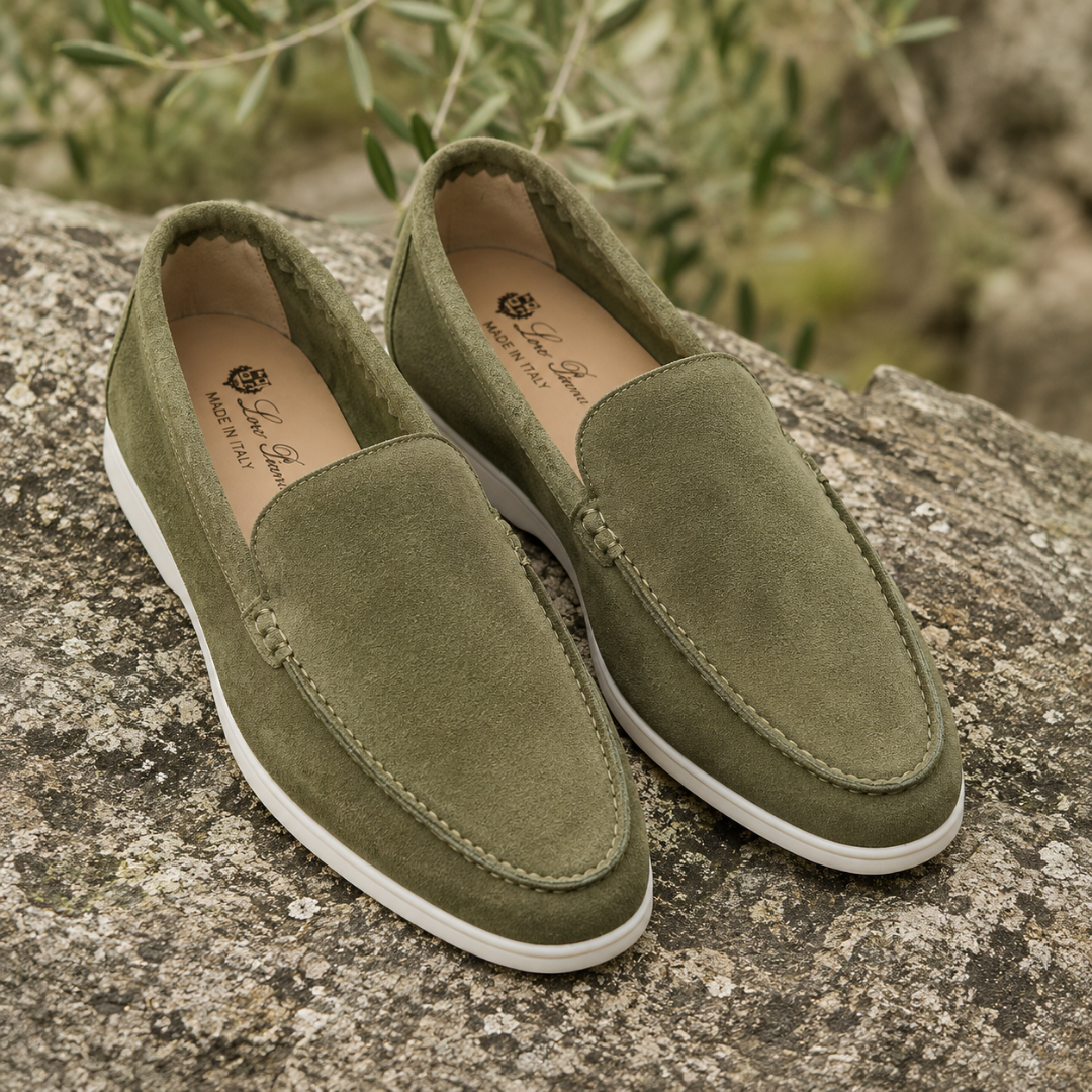 Mocassins homme vert armée à surpiqûres apparentes et fine semelle blanche