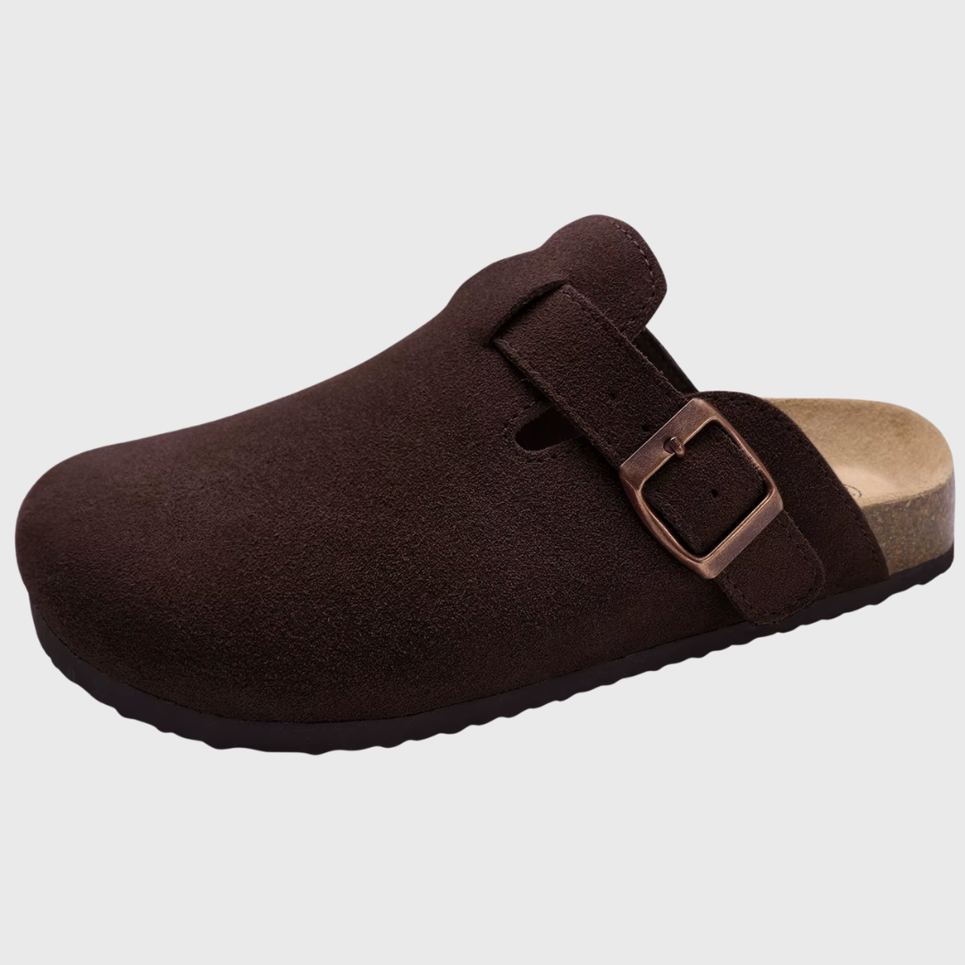 Mule bout fermé coloris marron foncé en suédine, boucle dorée