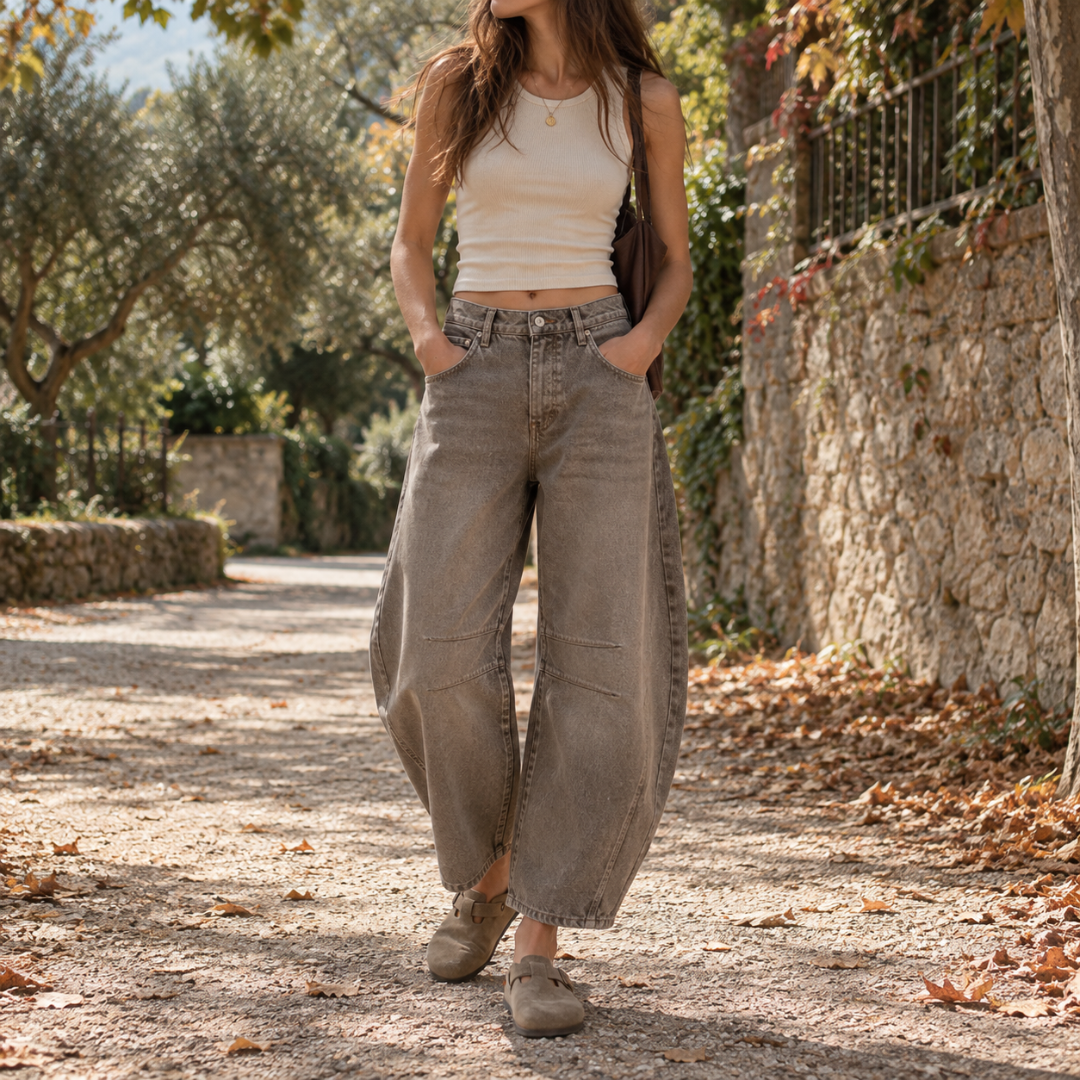 Pantalon femme barrel marron à taille haute, découpes aux genoux et poches avant