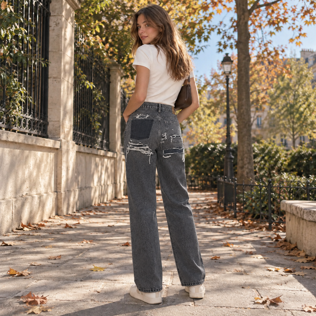 Dos du pantalon femme noir avec déchirures, empiècements et poches plaquées