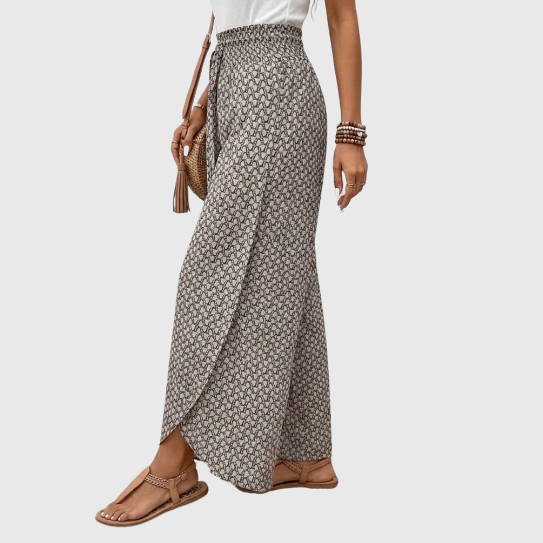 Pantalon fluide taille haute avec liens, vue centrée sur la ceinture froncée