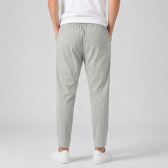 Pantalon homme slim gris clair vu de dos avec ceinture élastique
