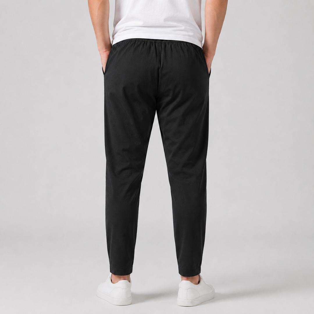 Pantalon homme slim noir vu de dos avec ceinture élastique