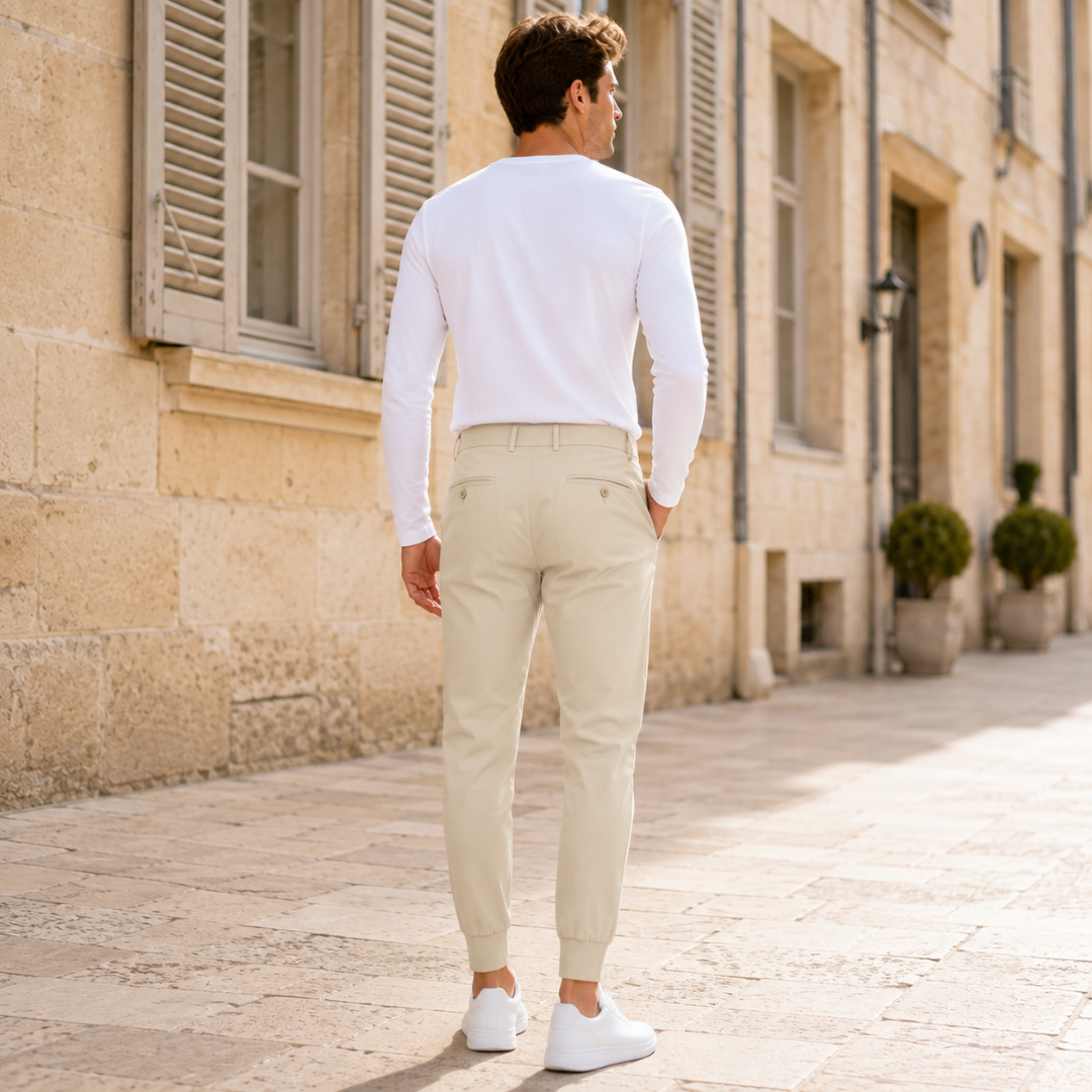 Dos du pantalon jogger homme beige avec poches arrière et bord élastique
