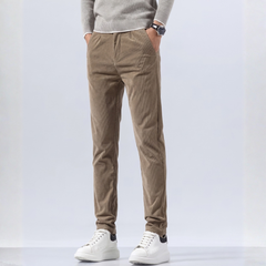 Pantalon homme slim côtelé coloris kaki, vue de face