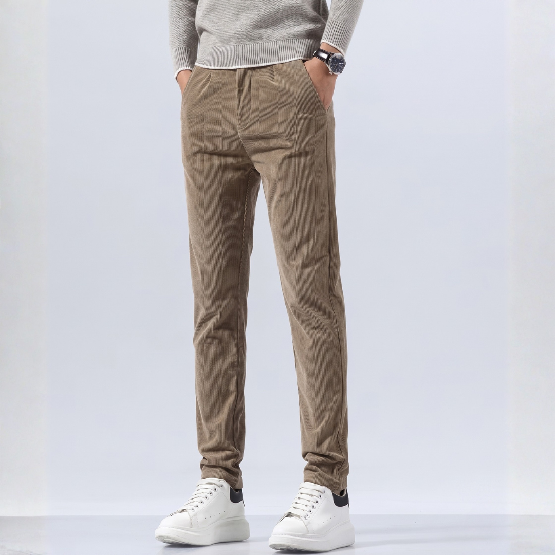 Pantalon homme slim côtelé coloris kaki, vue de face