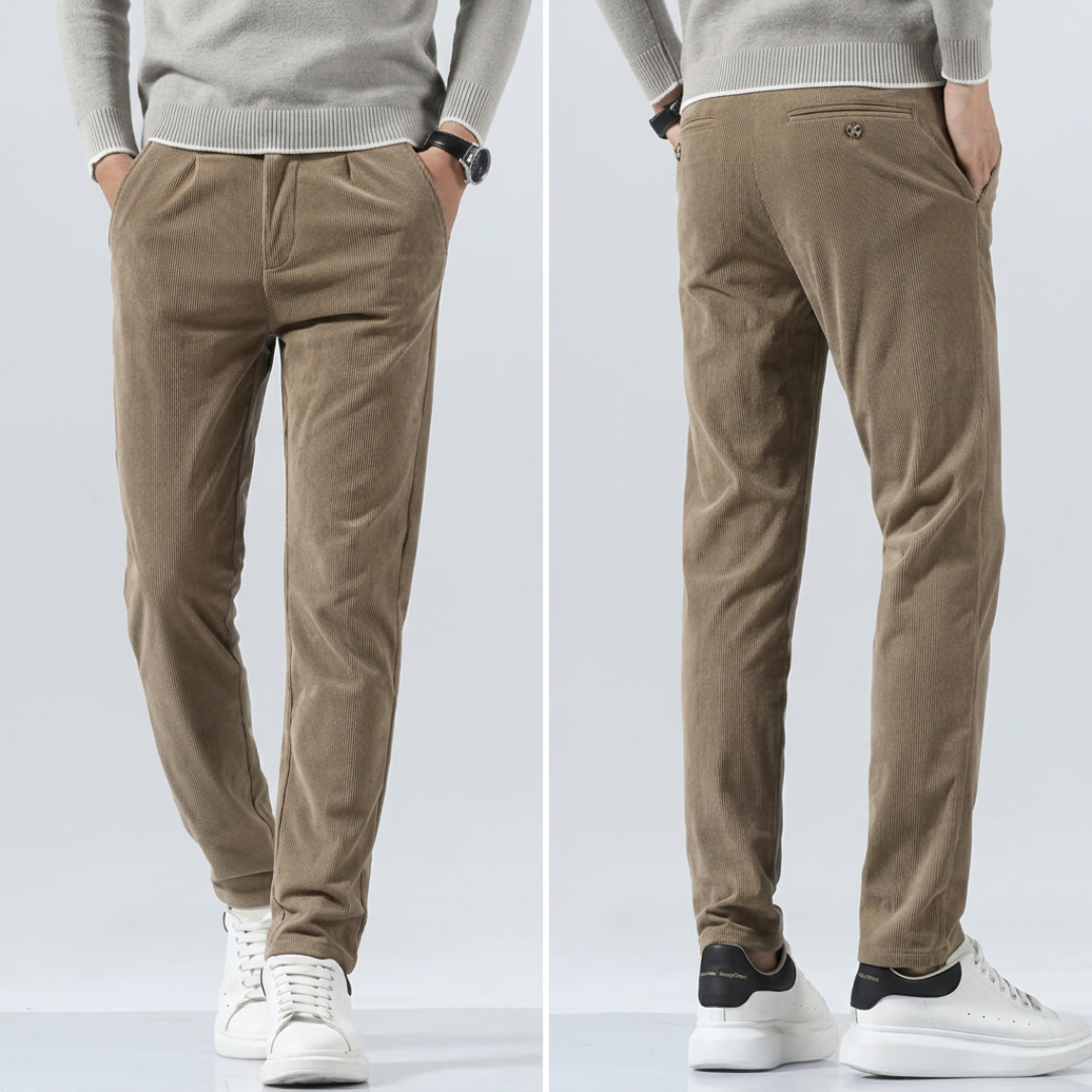 Pantalon homme slim côtelé kaki, vue de face debout