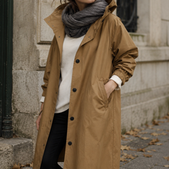Parka à capuche femme kaki chaud, boutonnage noir et poignets resserrés