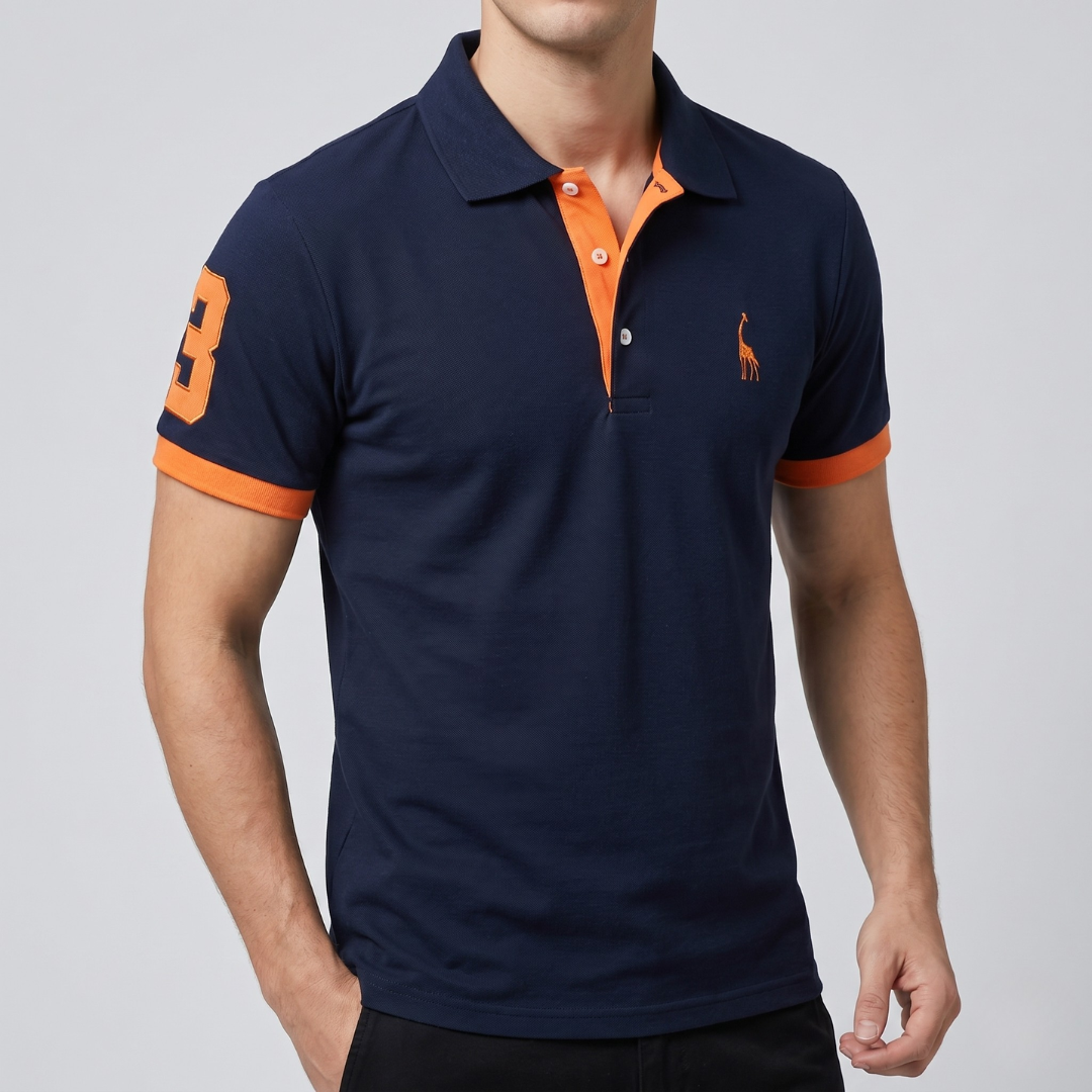 Polo homme bleu marine avec col et manchettes orange, vue de face