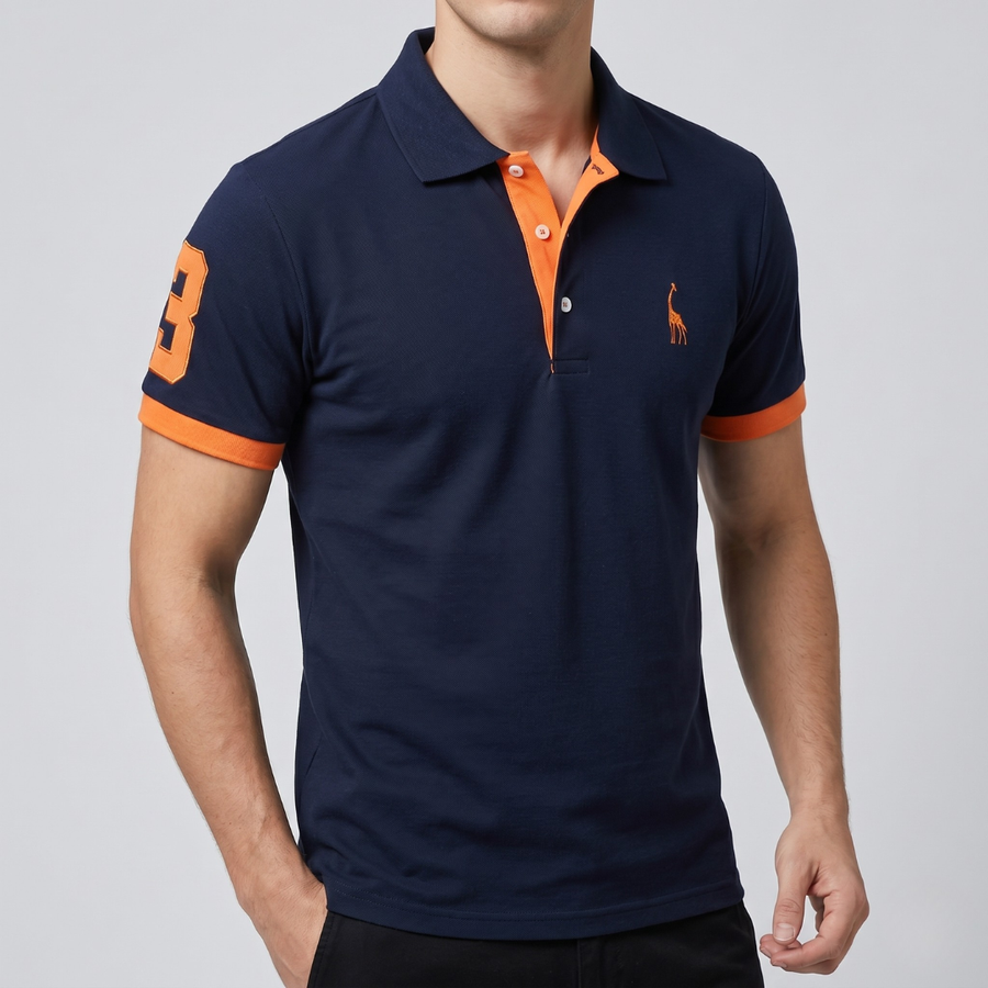 Polo homme bleu marine avec col et manchettes orange, vue de face