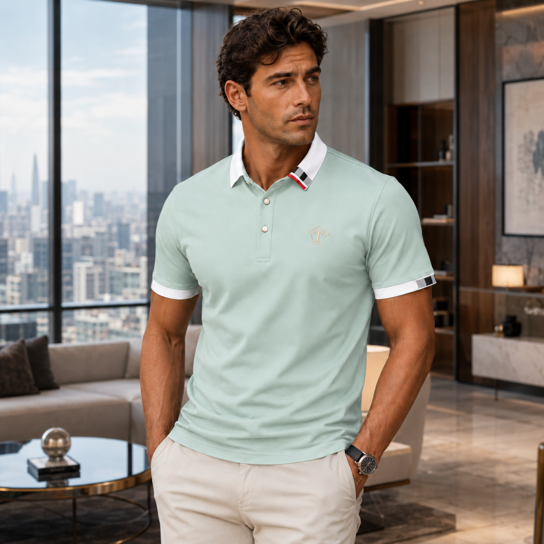 Polo homme vert menthe porté en extérieur, coupe ajustée vue de trois quarts