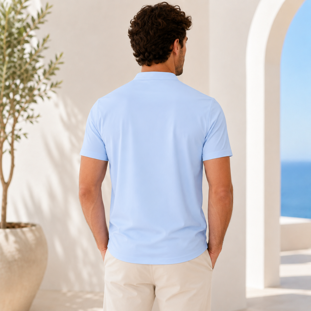 Polo homme bleu clair col mao, vue de dos