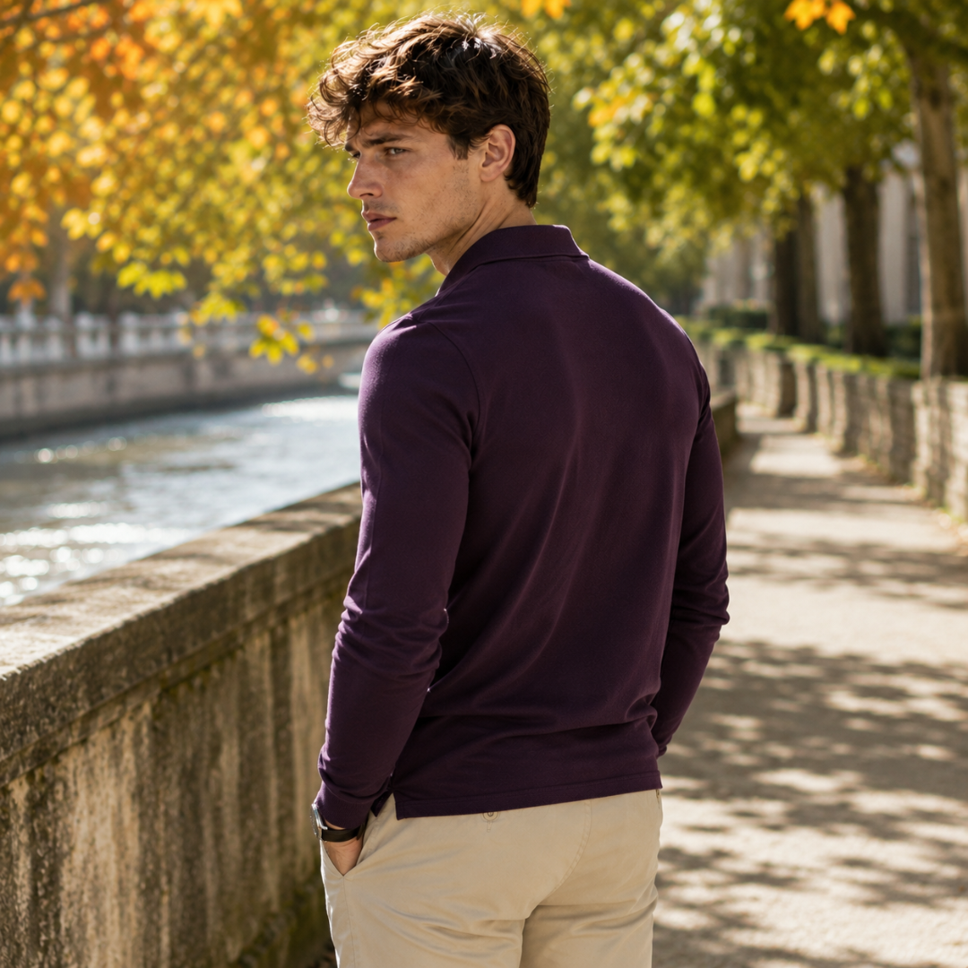 Vue de dos d'un polo homme bordeaux à manches longues et bas côtelé