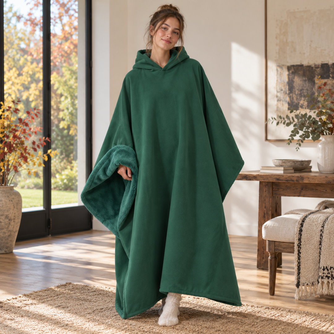 Poncho vert sapin à capuche, doublure texturée ton sur ton sur le pan relevé
