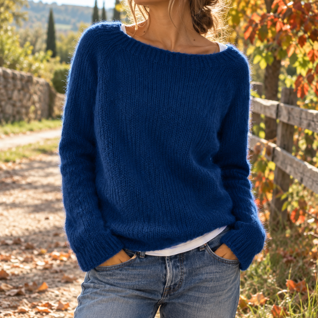Pull femme bleu marine à col bateau large, manches longues et bas côtelé
