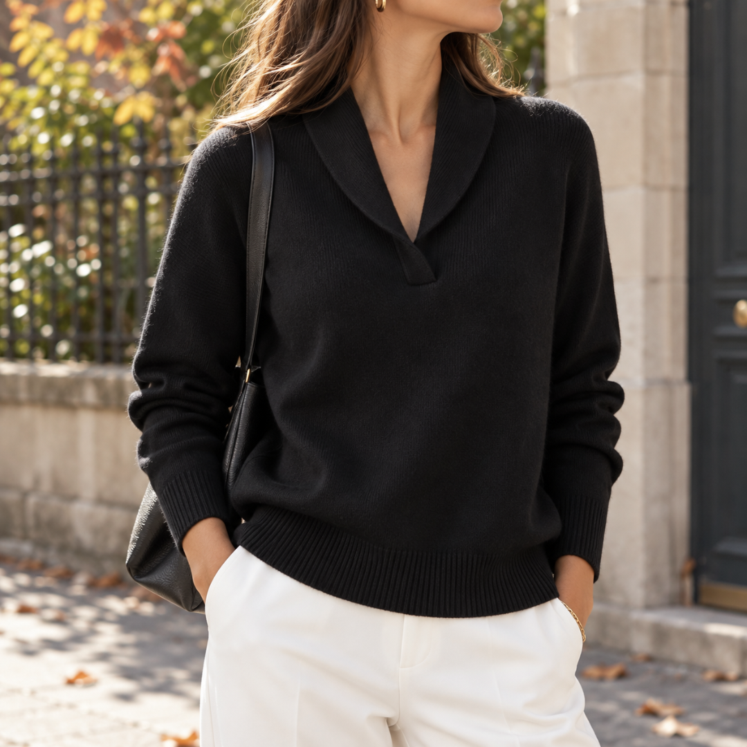 Pull femme noir à col châle et bas côtelé, porté avec un sac noir