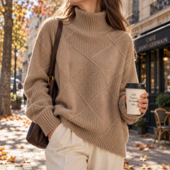 Pull femme marron clair col roulé avec grands losanges et poignets côtelés