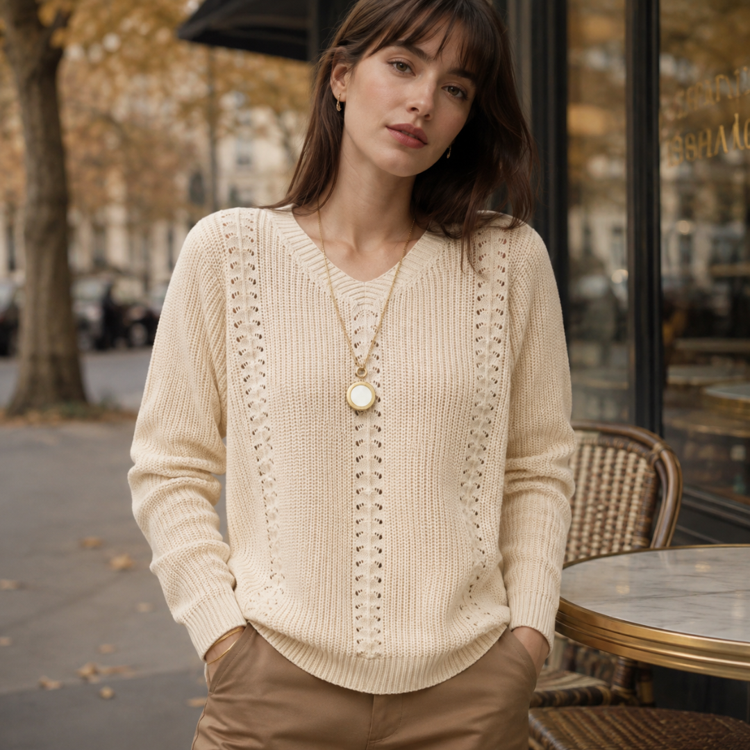 Pull beige col V côtelé aux bandes ajourées et bas droit