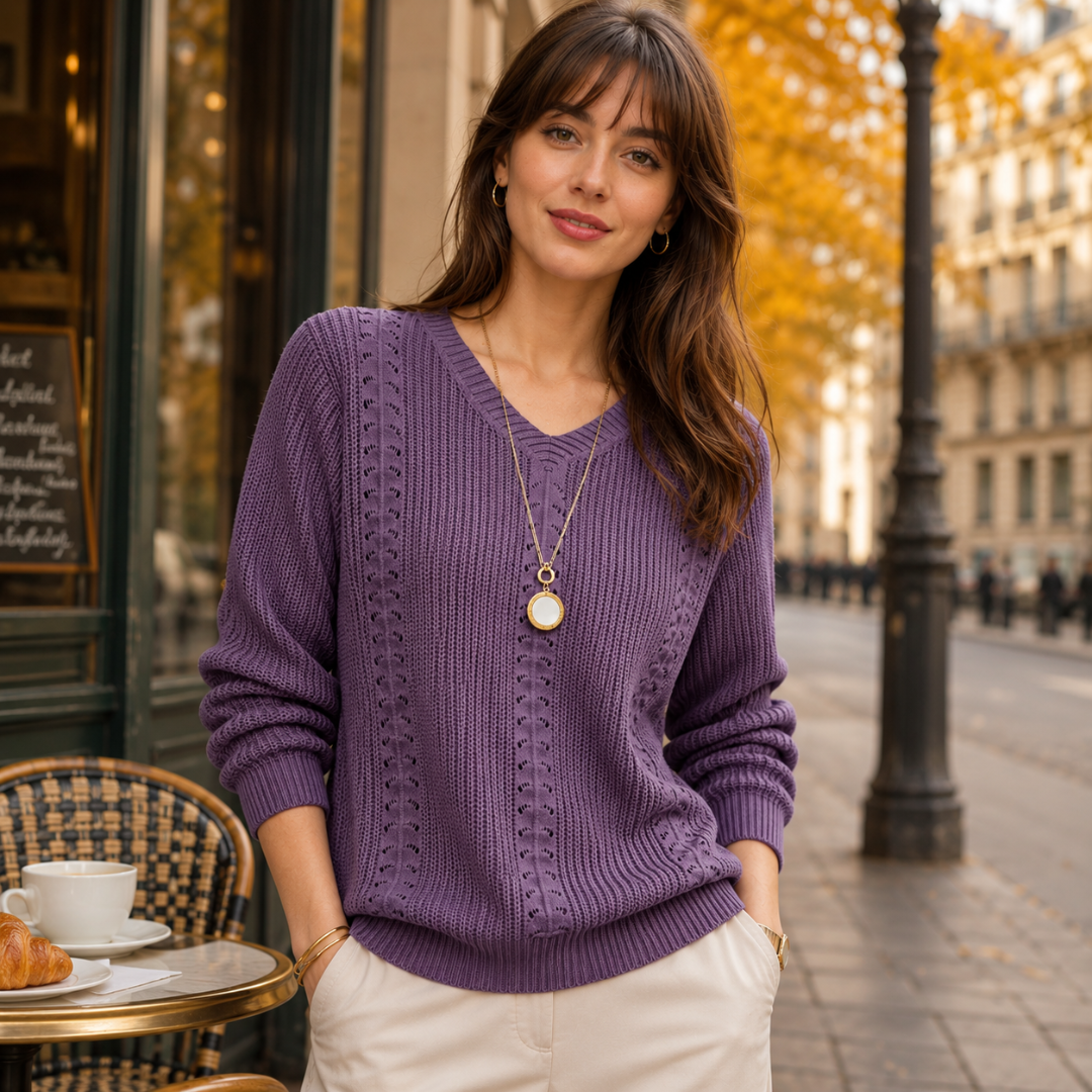 Pull femme violet à col V avec bandes ajourées verticales sur le devant