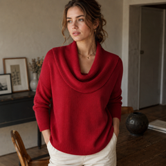 Pull rouge à col bénitier drapé, manches longues et base côtelée