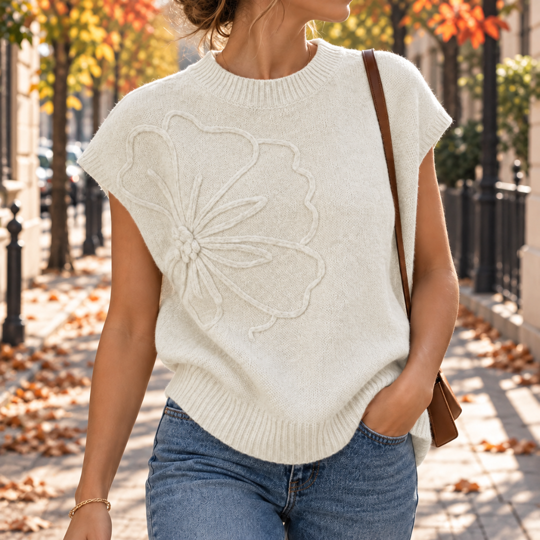Pull femme blanc en maille à col rond côtelé et fleur en relief