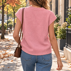 Dos du pull rose en maille unie avec bas et col côtelés