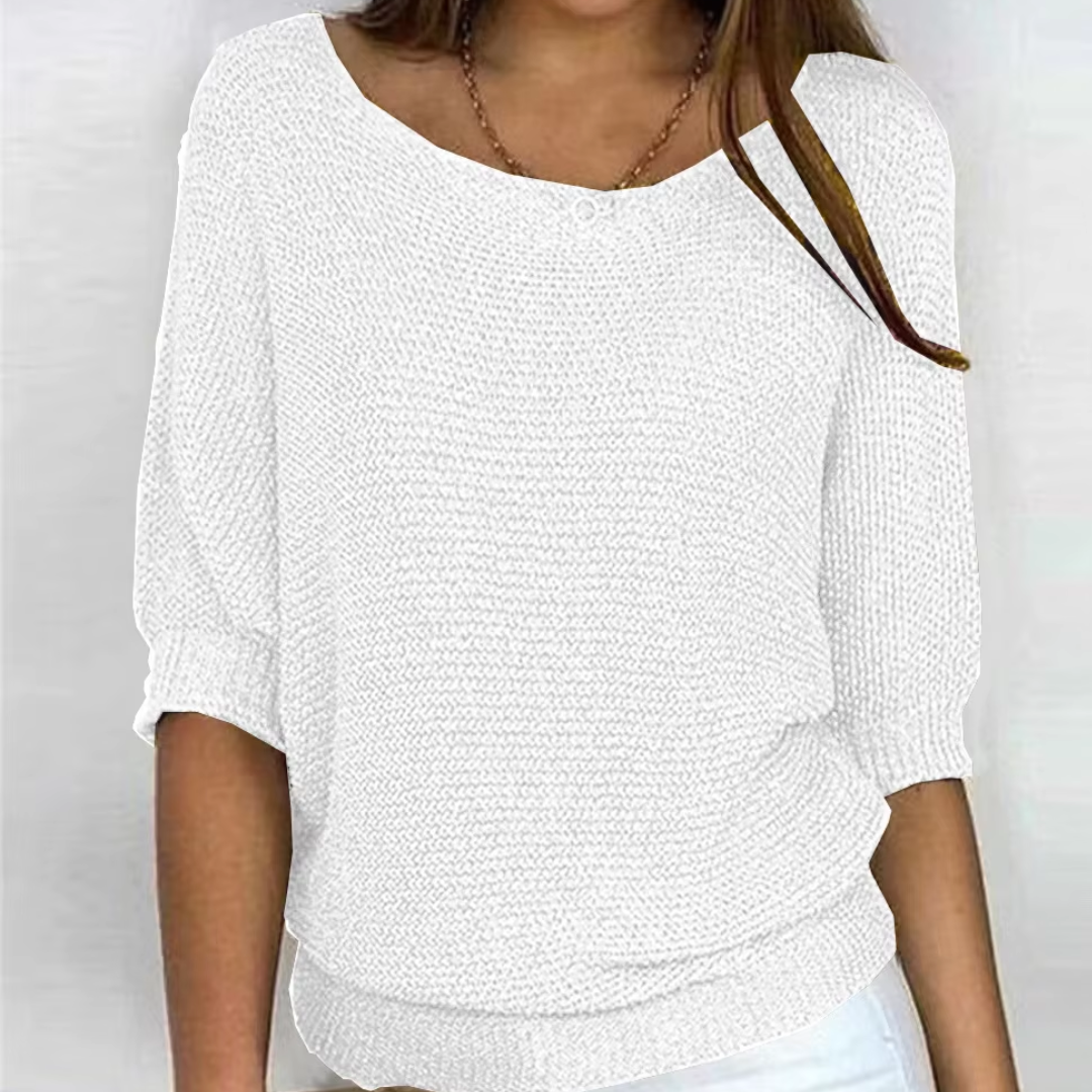 Pull femme blanc en maille, col bateau dégagé et manches chauve-souris amples