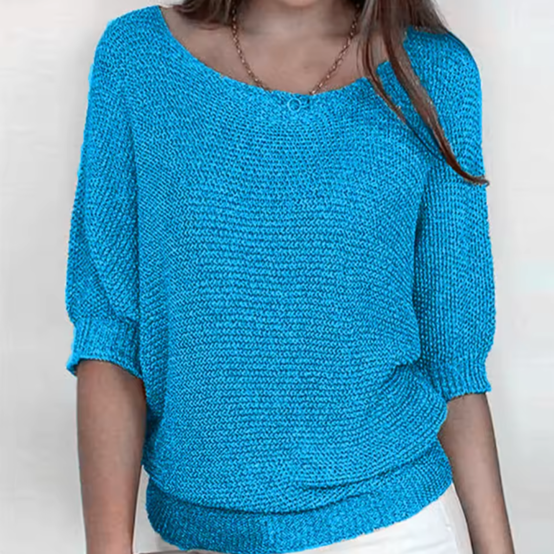 Pull femme bleu ciel en maille, encolure bateau et poignets côtelés