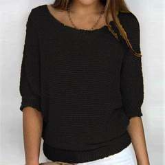 Pull femme noir en maille tricotée, poignets côtelés et encolure bateau