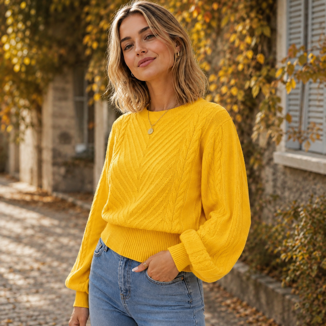 Pull jaune à motifs chevron sur le buste et poignets côtelés larges, vue de face