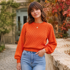 Pull femme orange torsadé à col rond, manches longues et poignets côtelés