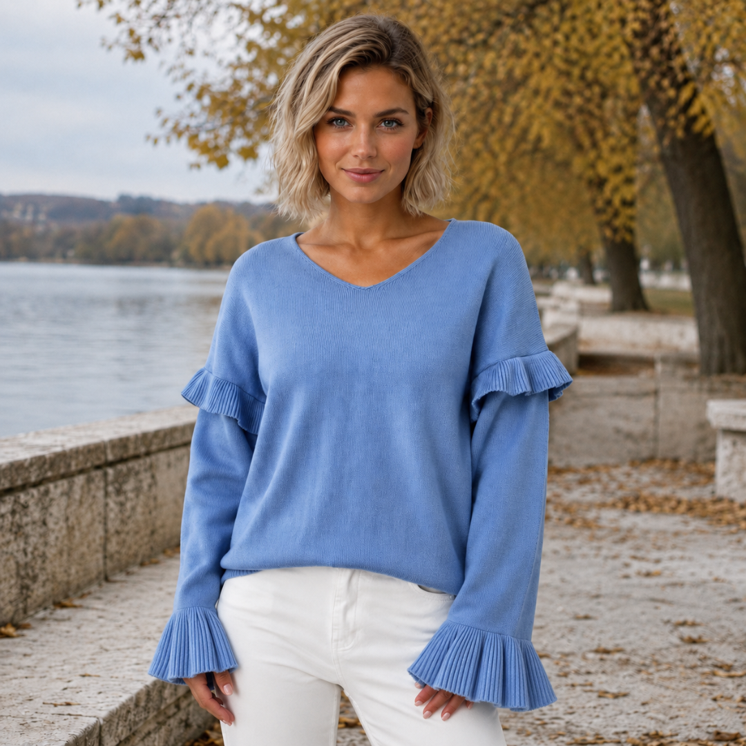 Pull bleu clair à col V, volants plissés aux épaules et larges poignets plissés