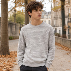Pull homme gris clair chiné avec col rond côtelé et manches longues, vue de face