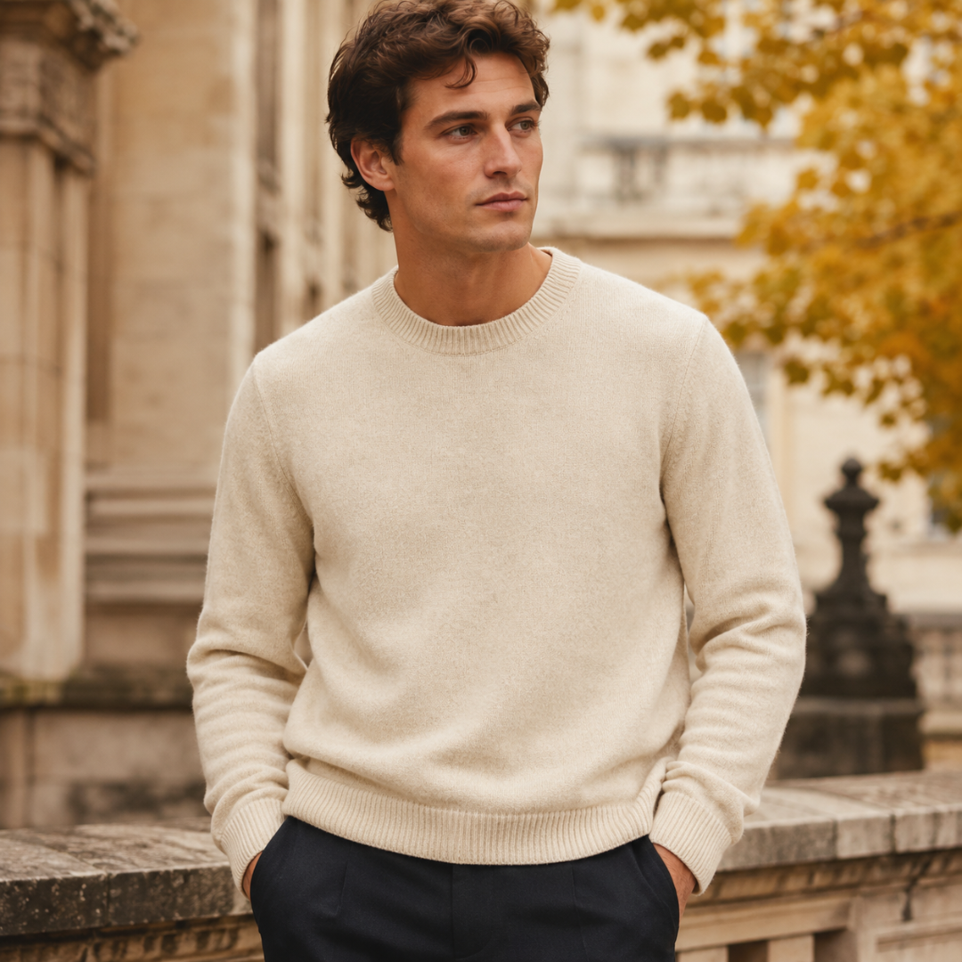 Pull homme beige à col rond côtelé et manches longues, décor parisien
