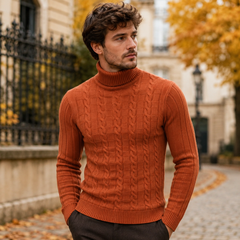 Homme portant un pull orange à torsades, col roulé et manches longues