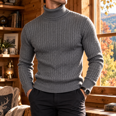 Pull homme gris foncé à col roulé, colonnes de maille torsadée sur tout le corps