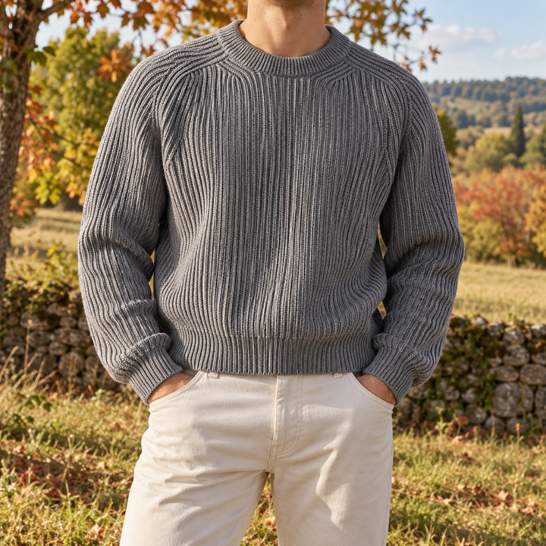 Pull homme gris en maille côtelée avec col rond et poignets côtelés