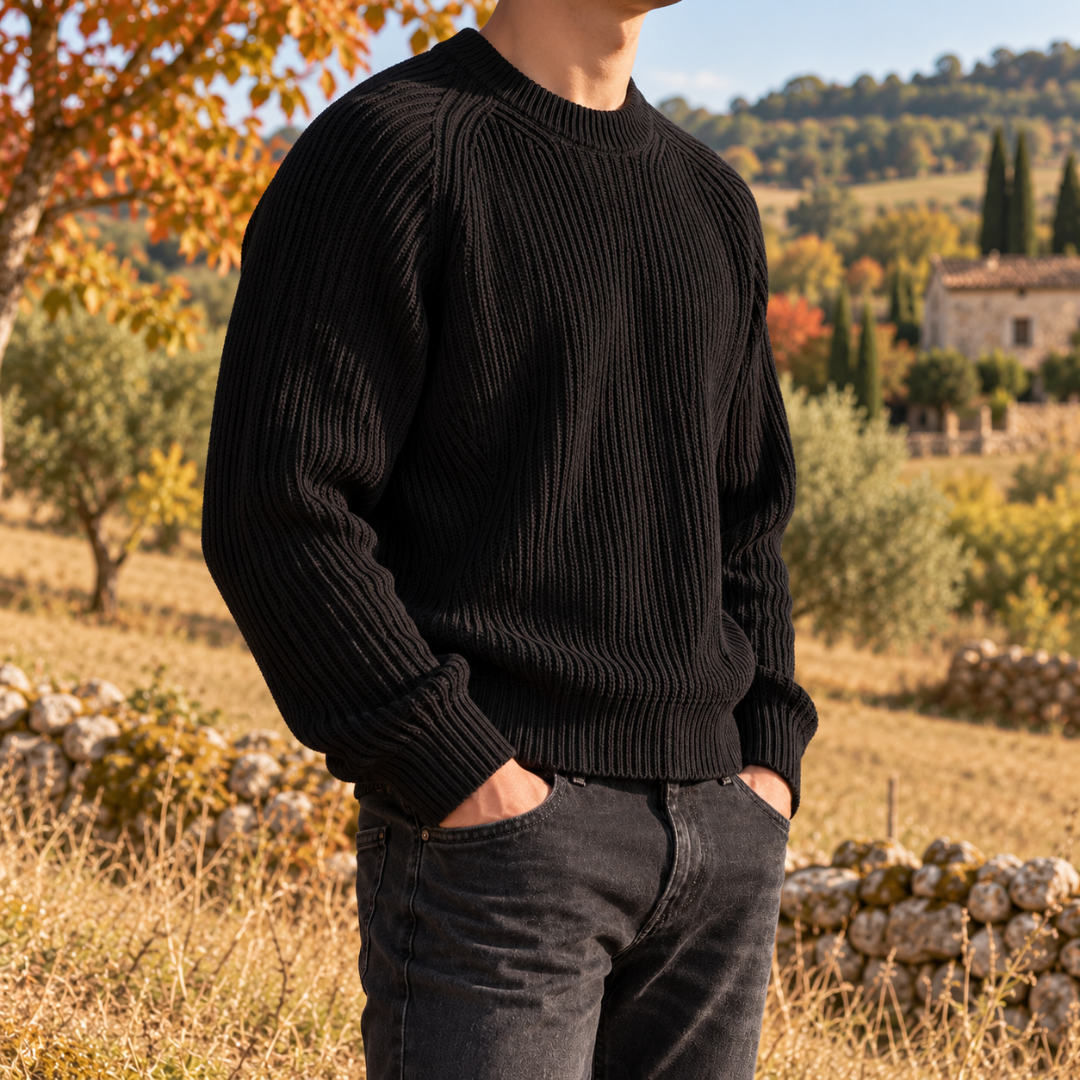 Pull homme noir en maille côtelée à col rond et manches raglan