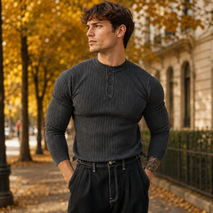 Pull homme gris foncé côtelé, col montant boutonné et manches longues