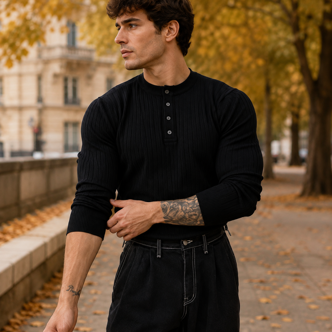 Pull homme noir en maille côtelée, patte de boutons et poignets côtelés