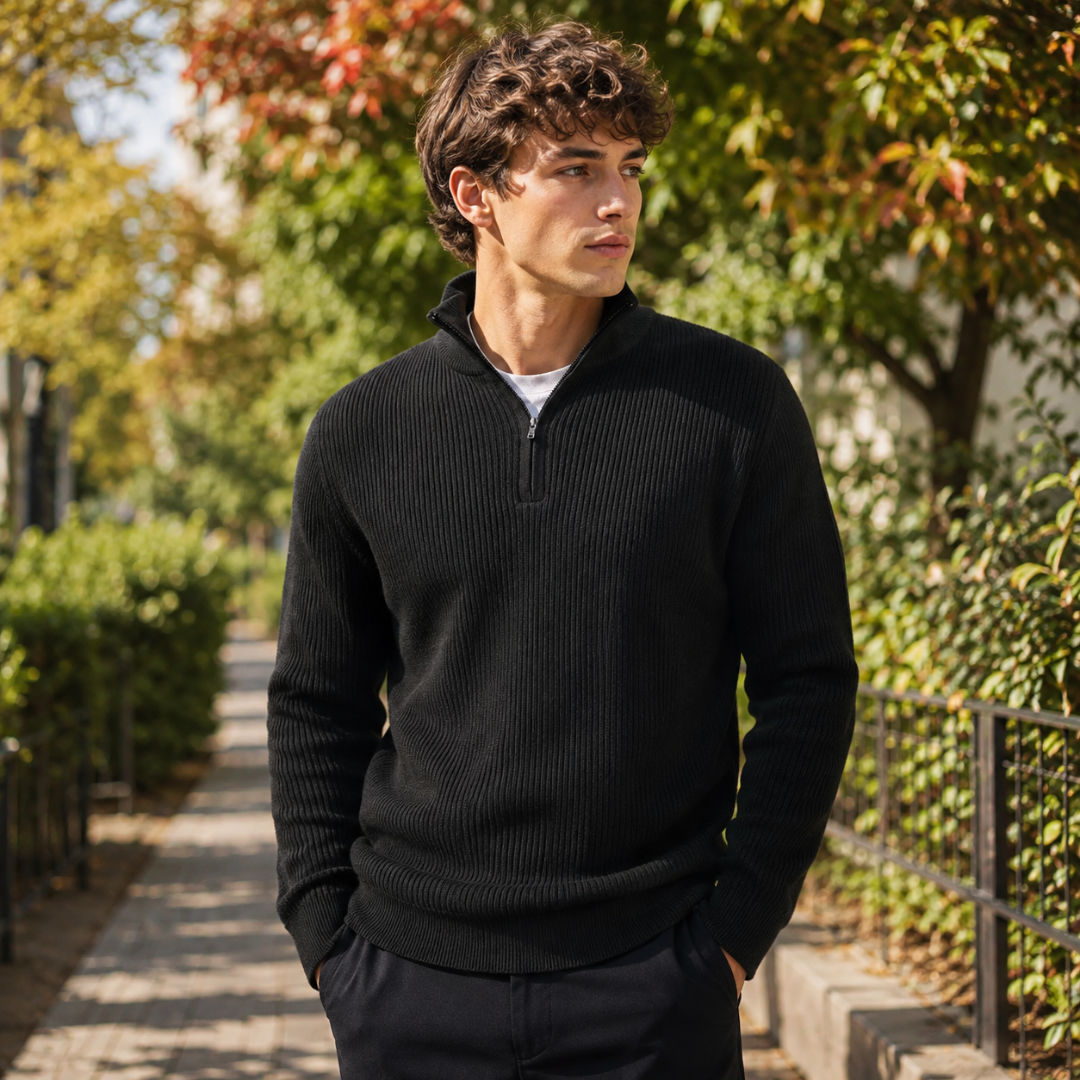 Pull homme noir en maille côtelée avec col montant et fermeture zippée courte