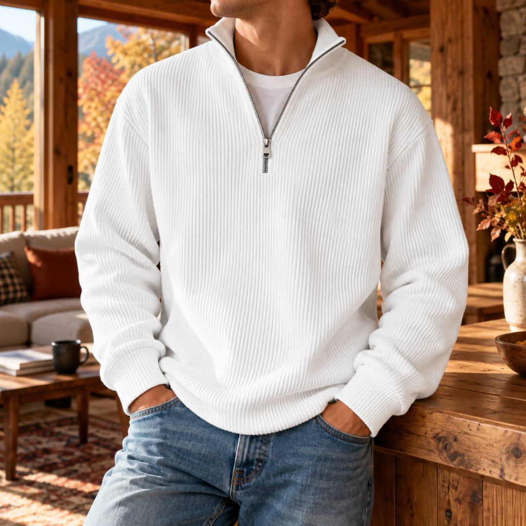 Pull homme blanc à côtes verticales, col montant et fermeture demi-zip métallique