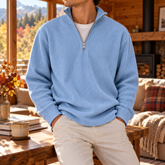 Pull homme bleu ciel côtelé, col montant et fermeture demi-zip, manches longues