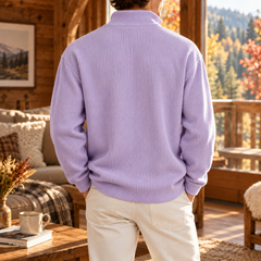 Dos du pull homme lavande montrant les côtes verticales et le bas côtelé