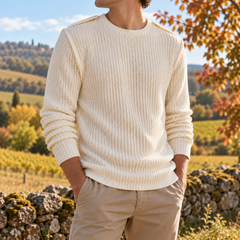 Pull homme blanc en maille gaufrée, col rond et manches longues en extérieur