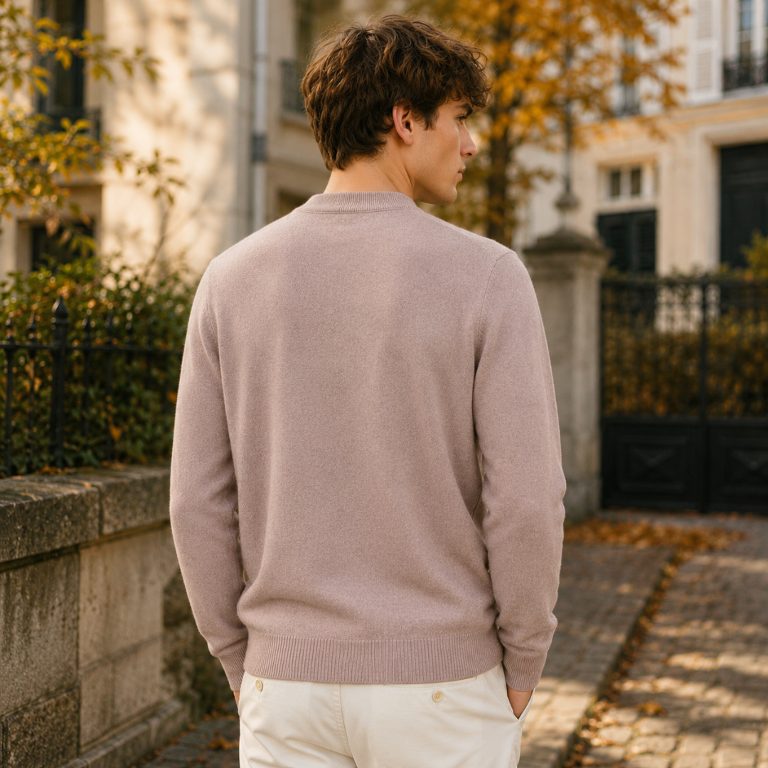 Vue de dos du pull homme camel entièrement uni avec bas et poignets côtelés