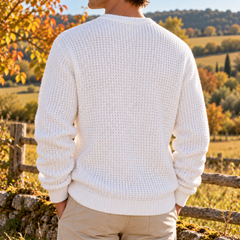 Dos du pull homme blanc en maille gaufrée avec bas côtelé large