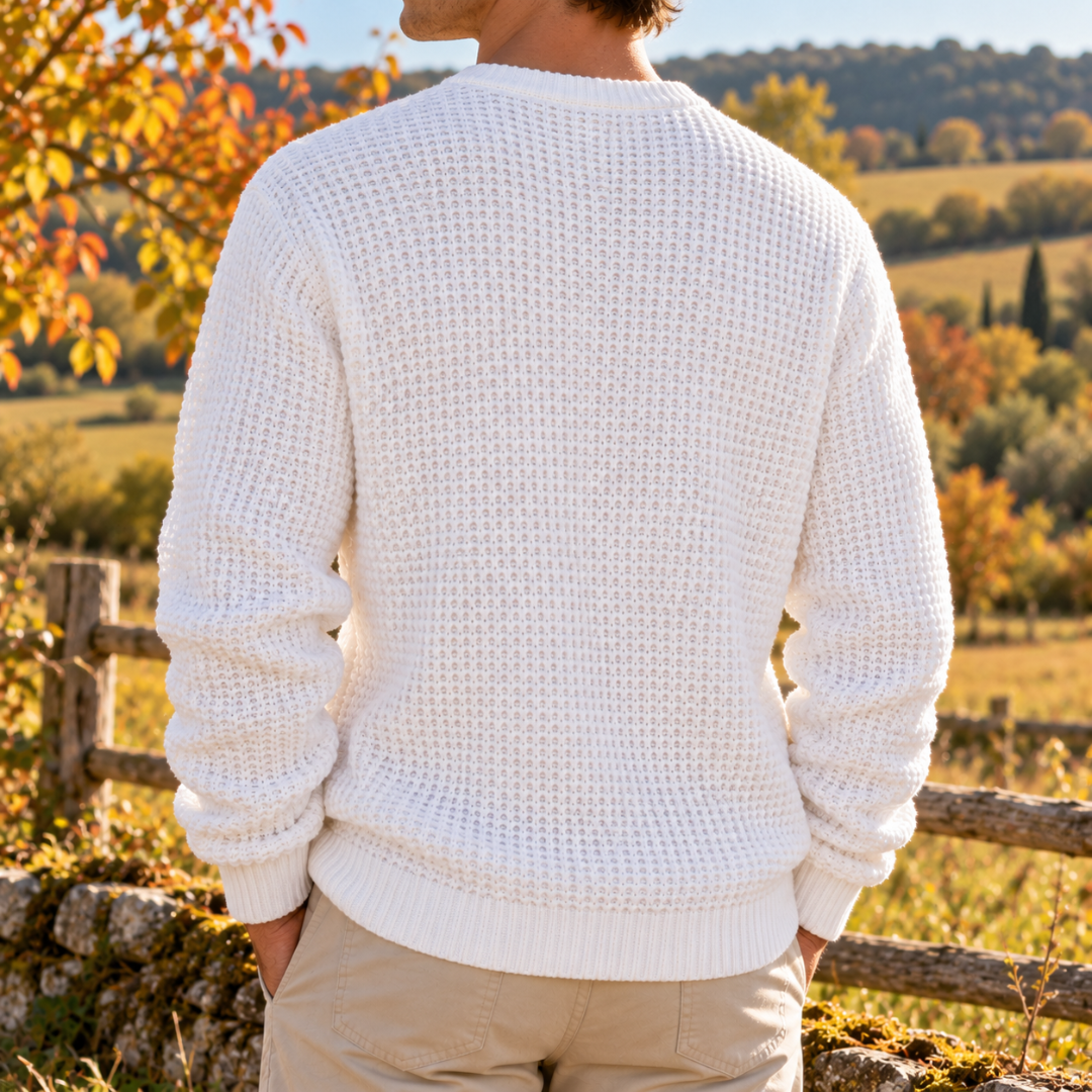 Dos du pull homme blanc en maille gaufrée avec bas côtelé large