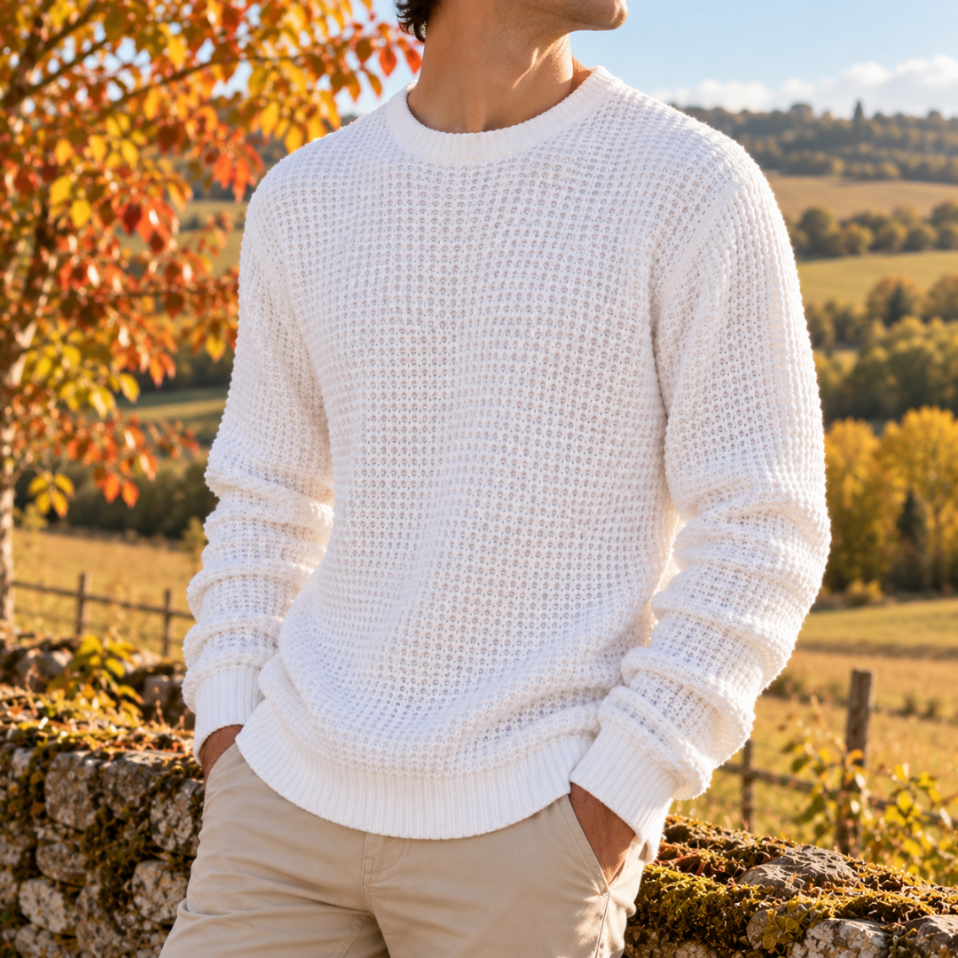 Pull homme blanc à manches longues, relief de la maille gaufrée en plein jour