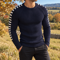 Pull homme bleu marine à col rond avec bandes blanches le long des manches